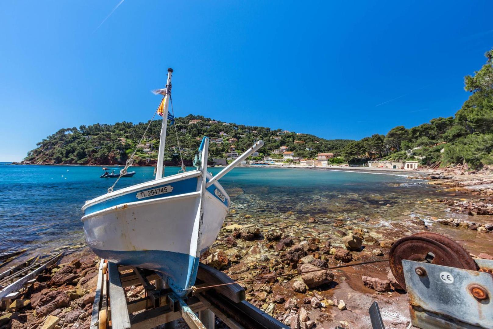 Les Bois Flottes . Plage De La Verne La Seyne-sur-Mer Extérieur photo