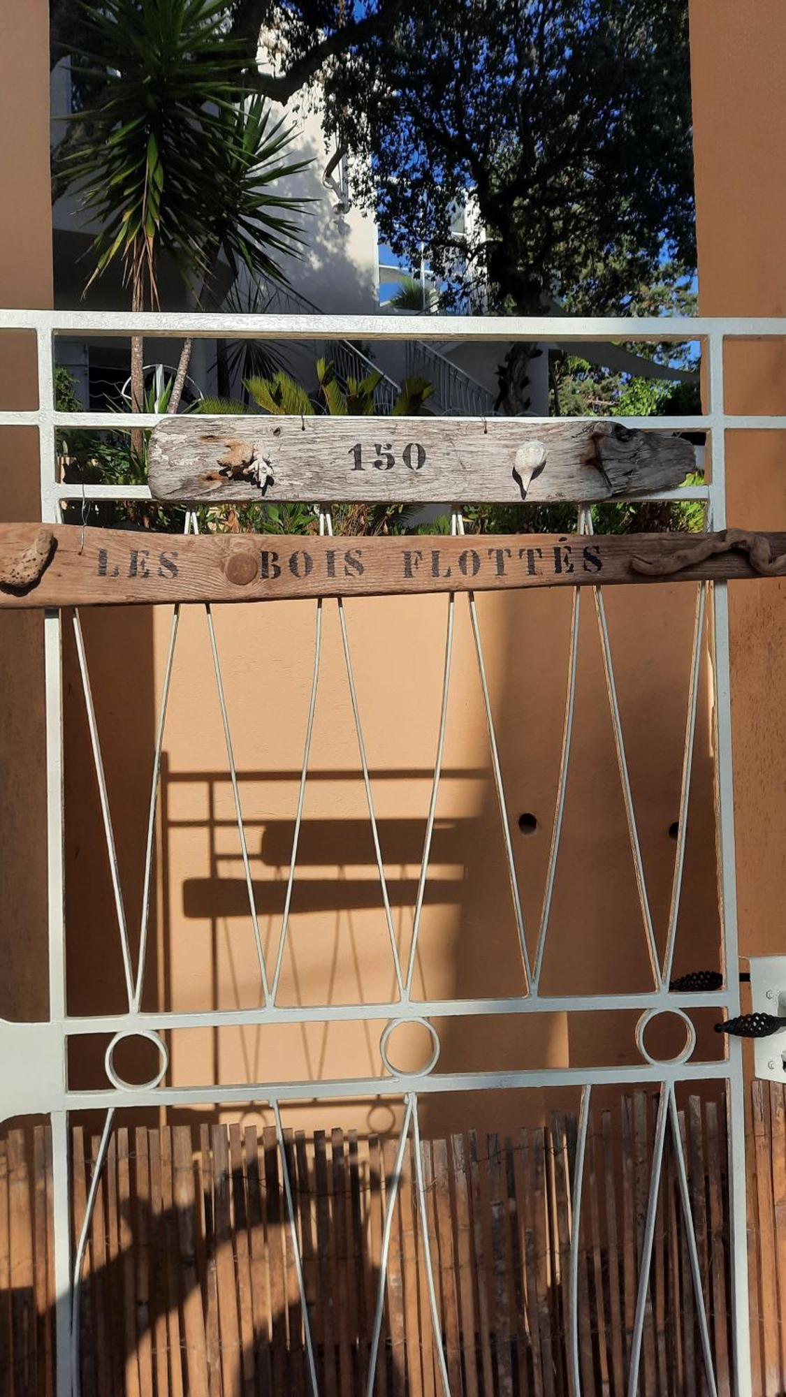 Les Bois Flottes . Plage De La Verne La Seyne-sur-Mer Extérieur photo
